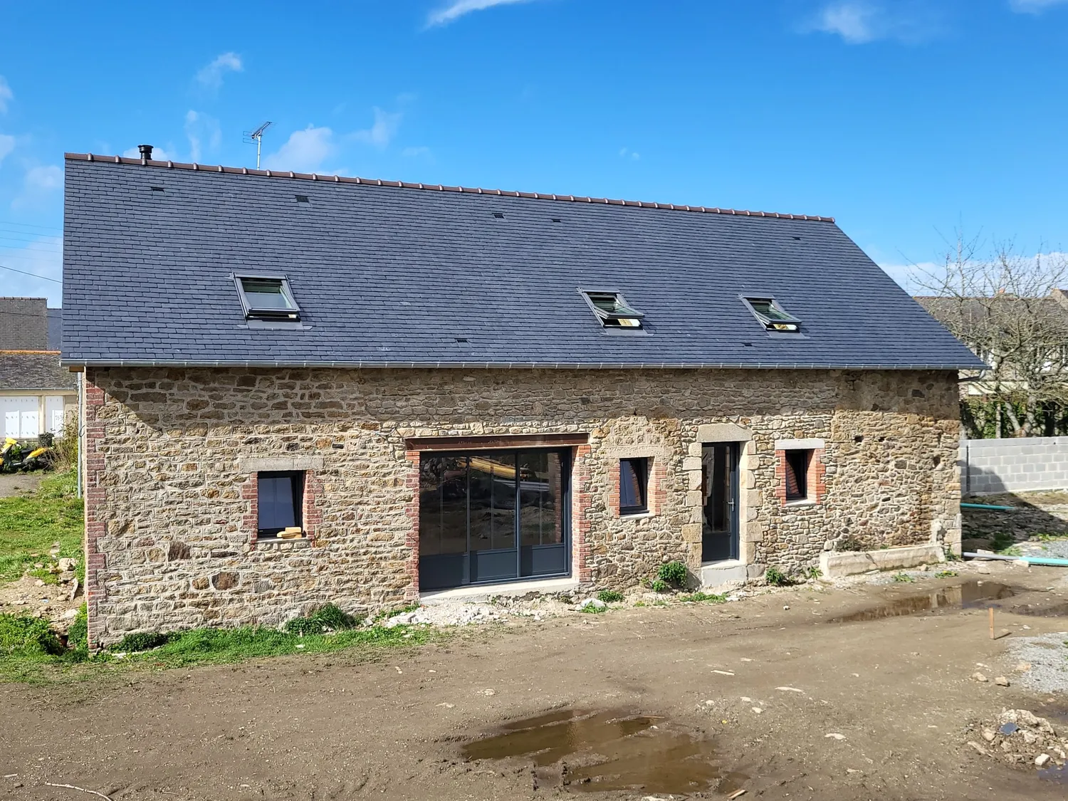 pose de fenetres de toit saint suliac